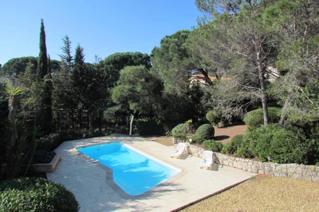 Villa 8 Pers, Climatisee, Piscine Chauffee, Un Havre De Paix Sous Les Pins Parasols Roquebrune-sur Argens Kültér fotó